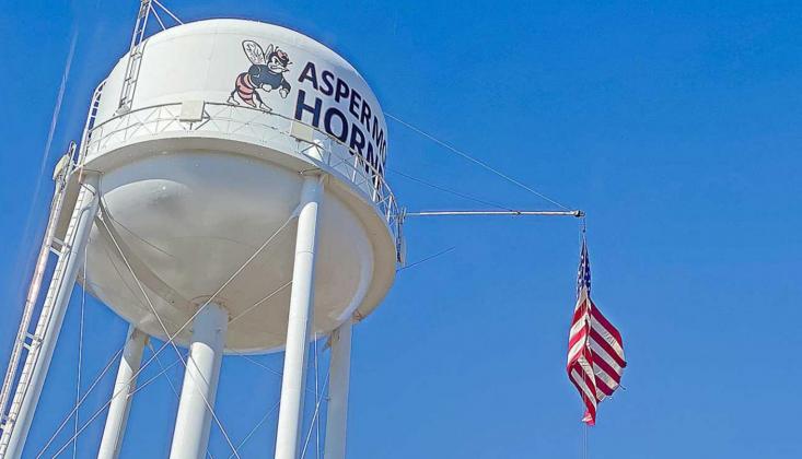 Hundreds of residents across Stonewall County met beneath the Aspermont City Water Tower on Saturday, and although the tank was empty at the time, hundreds of gallons flowed beneath as volunteers helped haul thousands of gallons of friends and neighbors. . (Photo by Everleigh Hurt -1st Grader Rotan ISD)