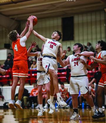 Roby Freshman Kameron Blassingame reaches back for a rebound during the Lions' 40-65 loss to Robert Lee Tuesday night. PHOTO BY MARK MARTINEZ