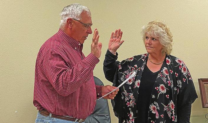 SMHD Board of Directors President Steve Teichelman swears in Ellen Abernathy as the board's newest member during last week's special-called meeting. Abernathy was a loan candidate on the ballot to replace Bill Hill, who announced he would not seek re-election this year after serving on the district's board for 12 years.